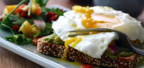 Gesundes Essen - Vollkornbrot mit Ei