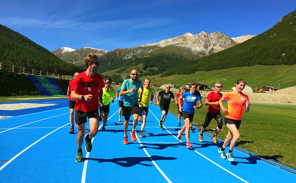 RUNNING Company Livigno Laufreise Höhentraining und Tempoläufe auf der blauen Bahn