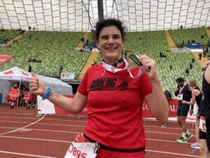 Karin glücklich im Ziel beim Generali München Marathon